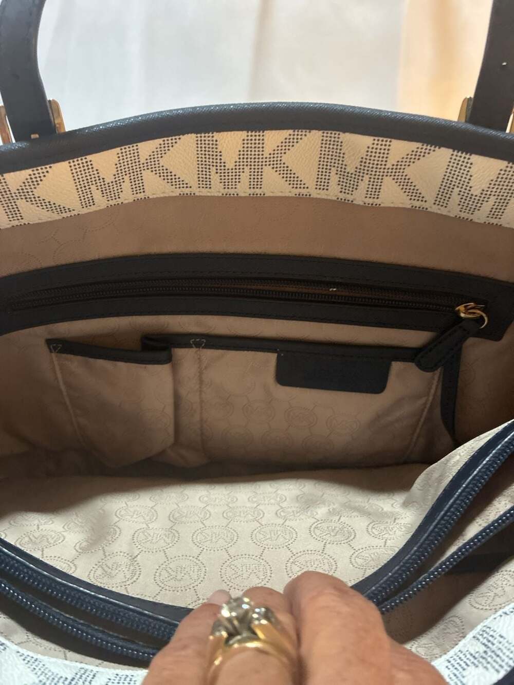 Michael Kors Jet Set Signature White and Navy Blue Tote Bag - Picture 4 of 8